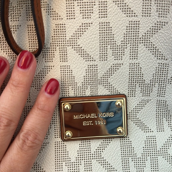 Michael Kors Bucket Bag - Picture 3 of 11